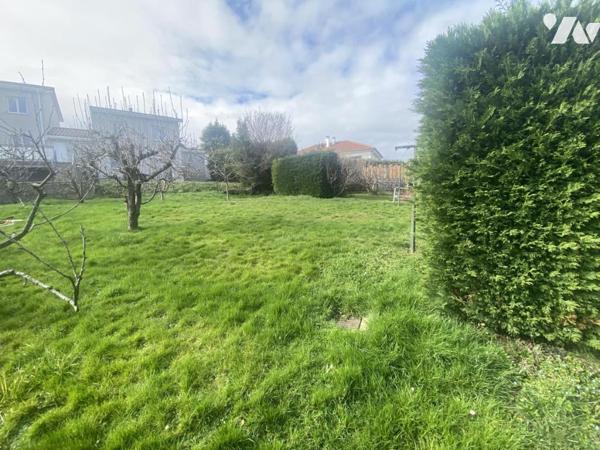   MAISON PLEIN PIED et BEAU JARDIN