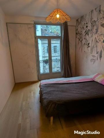 SALINS-LES-BAINS CENTRE-VILLE : APPARTEMENT 2 CHAMBRES RÉNOVÉ DE 83 m² AVEC GRAND BALCON