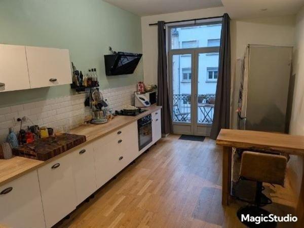 SALINS-LES-BAINS CENTRE-VILLE : APPARTEMENT 2 CHAMBRES RÉNOVÉ DE 83 m² AVEC GRAND BALCON
