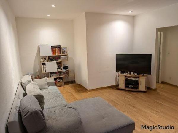 SALINS-LES-BAINS CENTRE-VILLE : APPARTEMENT 2 CHAMBRES RÉNOVÉ DE 83 m² AVEC GRAND BALCON