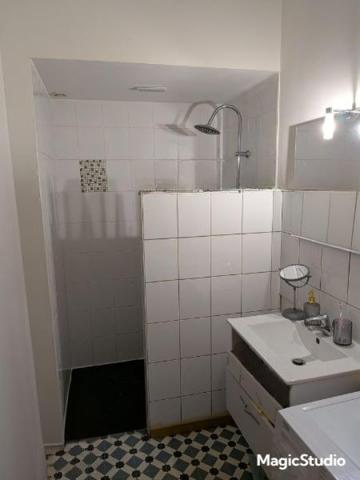 SALINS-LES-BAINS CENTRE-VILLE : APPARTEMENT 2 CHAMBRES RÉNOVÉ DE 83 m² AVEC GRAND BALCON
