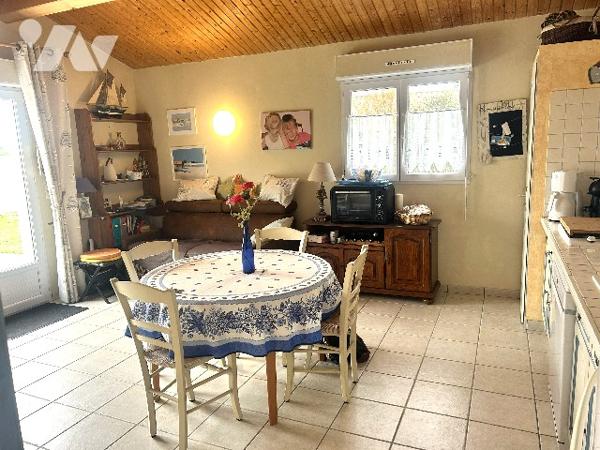 A 400 m de la plage jolie maison en 2 parties indépendantes avec terrasse et jardin d'agrément clos.