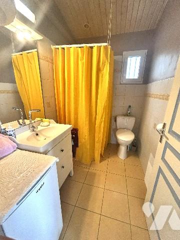 A 400 m de la plage jolie maison en 2 parties indépendantes avec terrasse et jardin d'agrément clos.