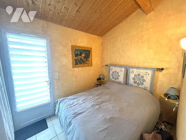 A 400 m de la plage jolie maison en 2 parties indépendantes avec terrasse et jardin d'agrément clos.