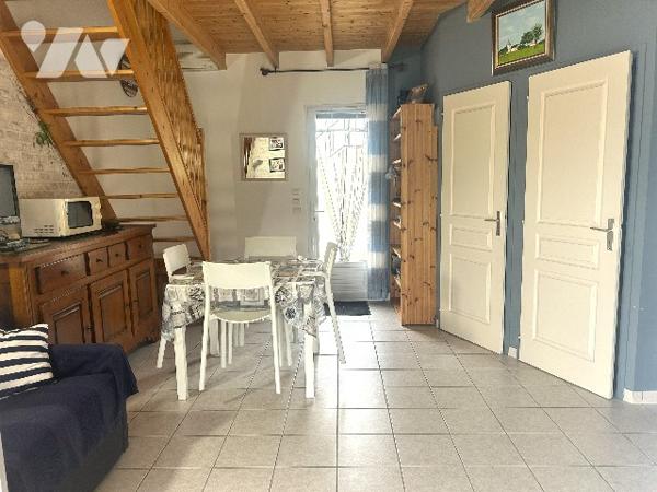 A 400 m de la plage jolie maison en 2 parties indépendantes avec terrasse et jardin d'agrément clos.