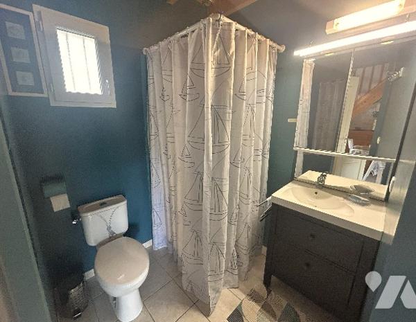 A 400 m de la plage jolie maison en 2 parties indépendantes avec terrasse et jardin d'agrément clos.