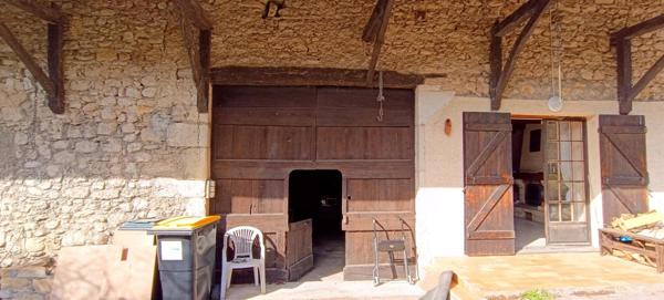 Maison de campagne avec dépendances ? Marchamp (01680)