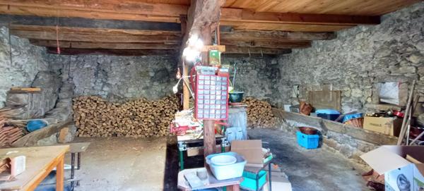 Maison de campagne avec dépendances ? Marchamp (01680)