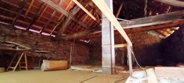 Maison de campagne avec dépendances ? Marchamp (01680)