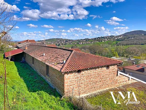 À vendre : Corps de ferme en pierres – Vue panoramique. Détails des diagnostics énergétiques