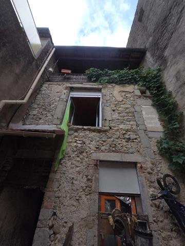 SAINT HIPPOLYTE DU FORT (30) secteur écu de France, idéal investisseur immeuble de rapport d'environ 98m² habitable composé de 2 appartements et d'un studio rentabilité de 11.8% brut