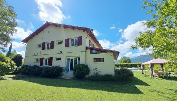 Maison 9 pièces - 247 m²