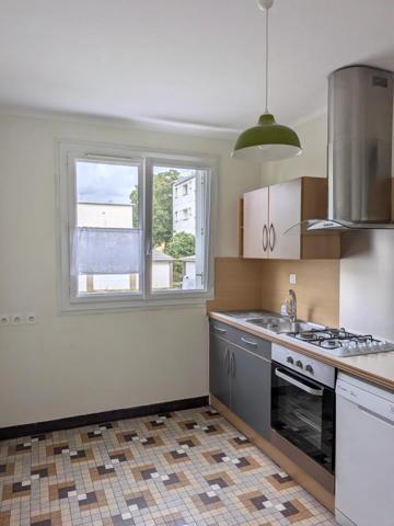 Location                                                      Appartement
                        
                     4 pièces                      70 m2                     à Nantes