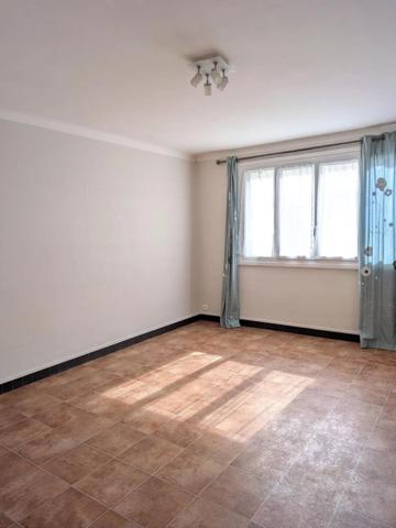Location                                                      Appartement
                        
                     4 pièces                      70 m2                     à Nantes