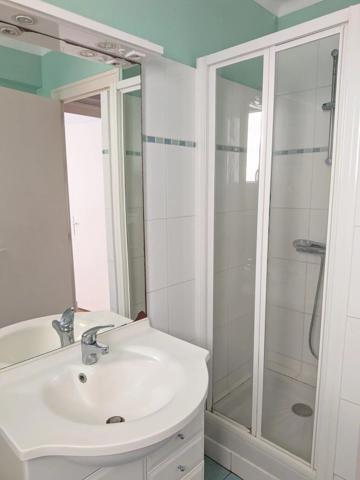 Location                                                      Appartement
                        
                     4 pièces                      70 m2                     à Nantes