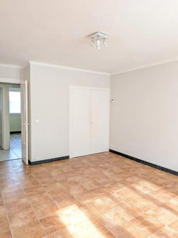 Location                                                      Appartement
                        
                     4 pièces                      70 m2                     à Nantes