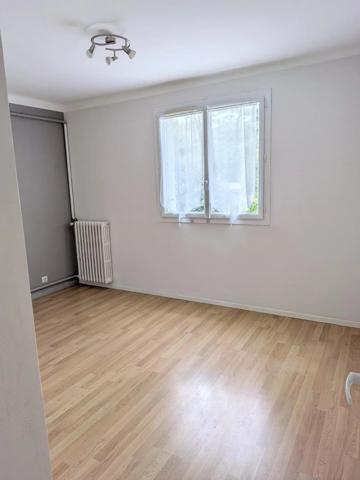 Location                                                      Appartement
                        
                     4 pièces                      70 m2                     à Nantes