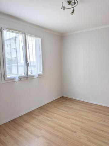 Location                                                      Appartement
                        
                     4 pièces                      70 m2                     à Nantes