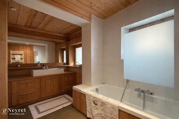 APPARTEMENT D’EXCEPTION – 90,42 m² – REZ-DE-JARDIN PRIVATIF – JAILLET – MEGÈVE