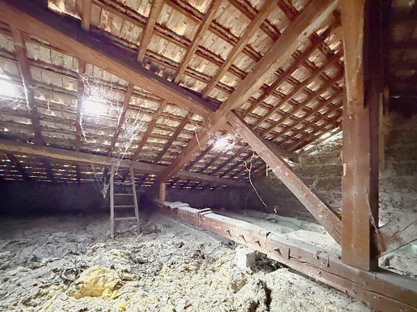SPÉCIAL INVESTISSEURS – ENSEMBLE IMMOBILIER À RÉNOVER -  208 m² Saint Uze