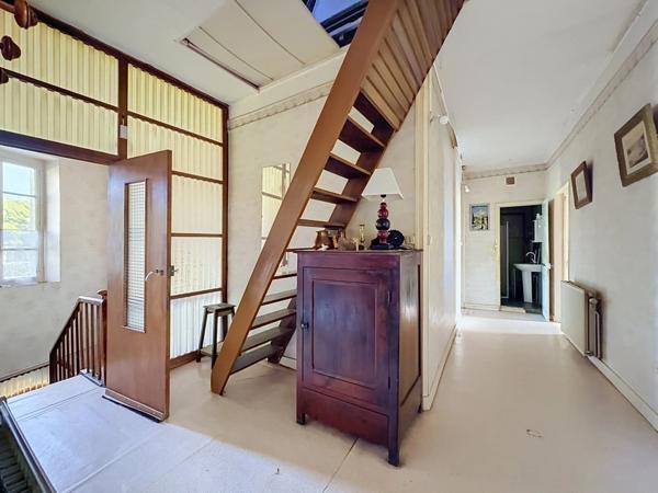 SPÉCIAL INVESTISSEURS – ENSEMBLE IMMOBILIER À RÉNOVER -  208 m² Saint Uze