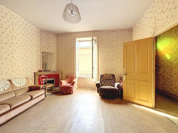 SPÉCIAL INVESTISSEURS – ENSEMBLE IMMOBILIER À RÉNOVER -  208 m² Saint Uze