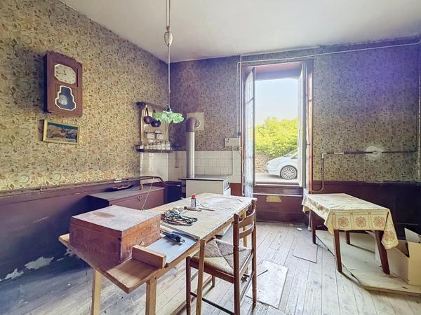 SPÉCIAL INVESTISSEURS – ENSEMBLE IMMOBILIER À RÉNOVER -  208 m² Saint Uze