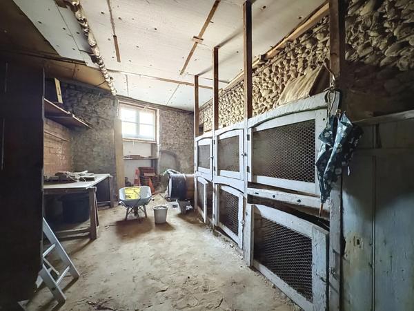 SPÉCIAL INVESTISSEURS – ENSEMBLE IMMOBILIER À RÉNOVER -  208 m² Saint Uze