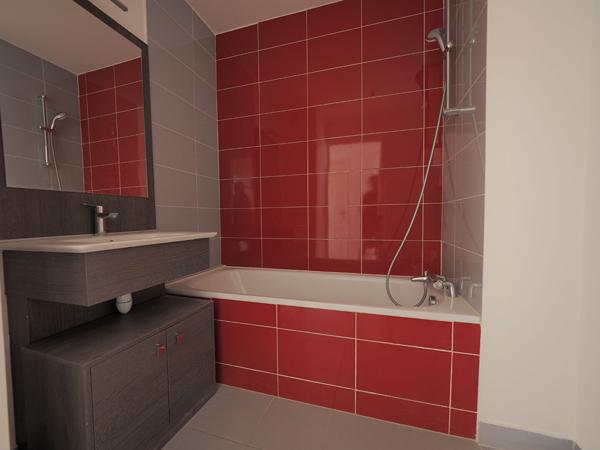 Appartement 3 pièces avec terrasse - Au coeur de la vie romainvilloise (ZAC de l'Horloge)