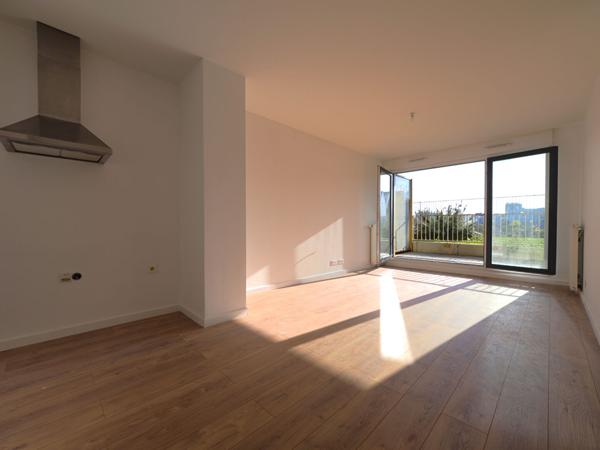 Appartement 3 pièces avec terrasse - Au coeur de la vie romainvilloise (ZAC de l'Horloge)