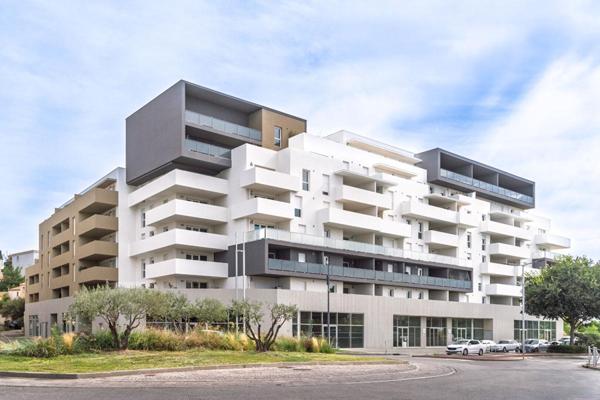 L'esprit Loft au Polygone : T3 traversant et son patio géant de 48 m²