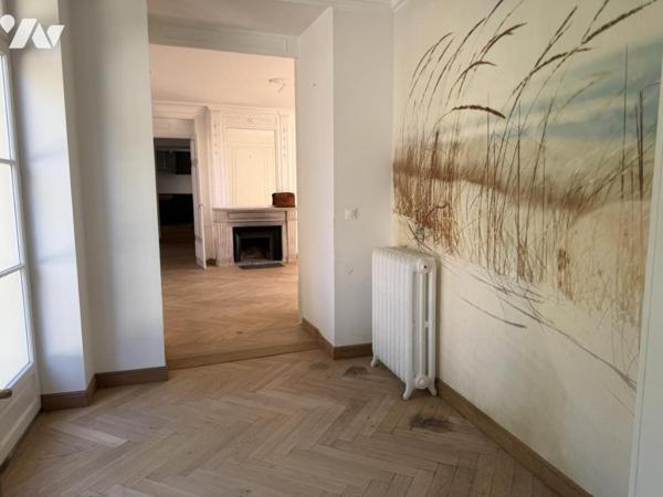 TROUVILLE SUR MER - Dans DOMAINE DE STANDING - Atypique appartement de 171 m2 - Parking et garage.