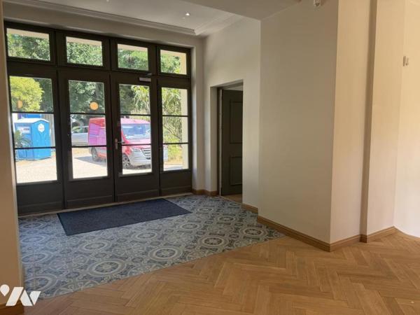 TROUVILLE SUR MER - Dans DOMAINE DE STANDING - Atypique appartement de 171 m2 - Parking et garage.