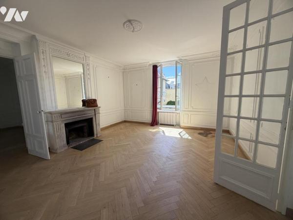 TROUVILLE SUR MER - Dans DOMAINE DE STANDING - Atypique appartement de 171 m2 - Parking et garage.