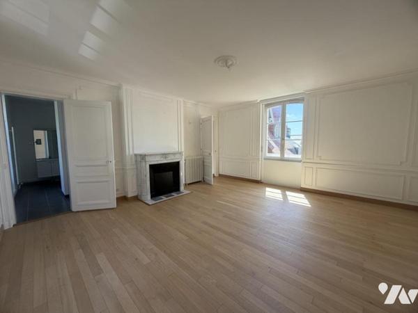 TROUVILLE SUR MER - Dans DOMAINE DE STANDING - Atypique appartement de 171 m2 - Parking et garage.