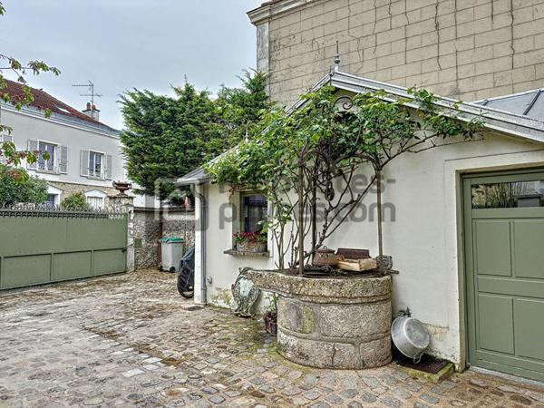 MAISON 7 CHAMBRES CENTRE VILLE AVEC GARAGE ET JARDIN