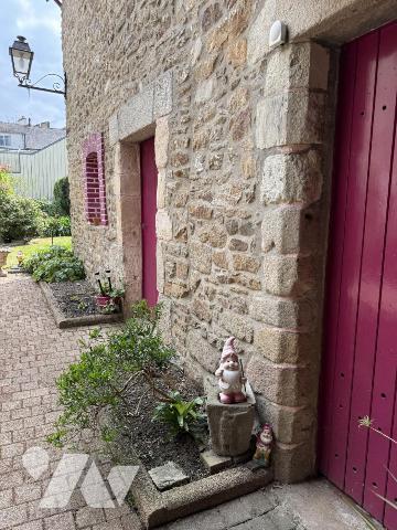 A VENDRE VANNES HYPER CENTRE-MAISON DE CARACTERE avec garage et jardin