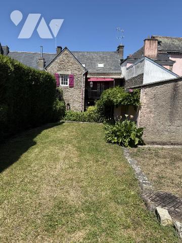 A VENDRE VANNES HYPER CENTRE-MAISON DE CARACTERE avec garage et jardin