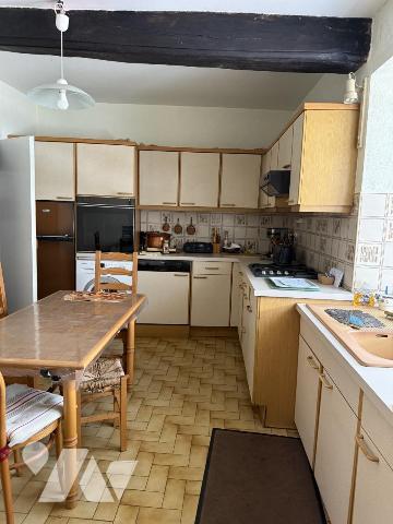 A VENDRE VANNES HYPER CENTRE-MAISON DE CARACTERE avec garage et jardin