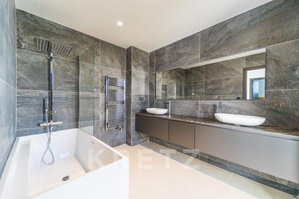 Villa contemporaine avec piscine