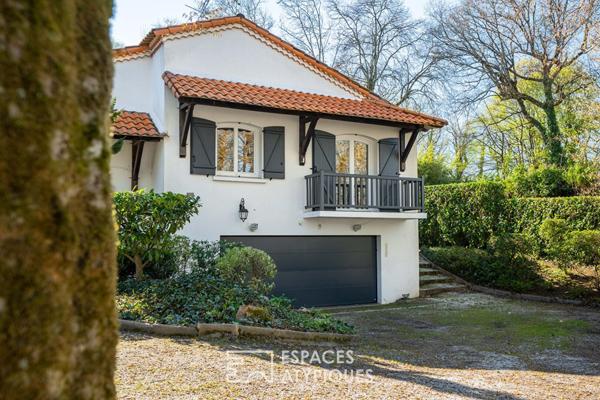 Maison avec séjour cathédrale et jardin arboré dans le hameau des Grézillières