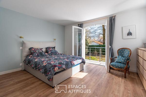 Maison avec séjour cathédrale et jardin arboré dans le hameau des Grézillières