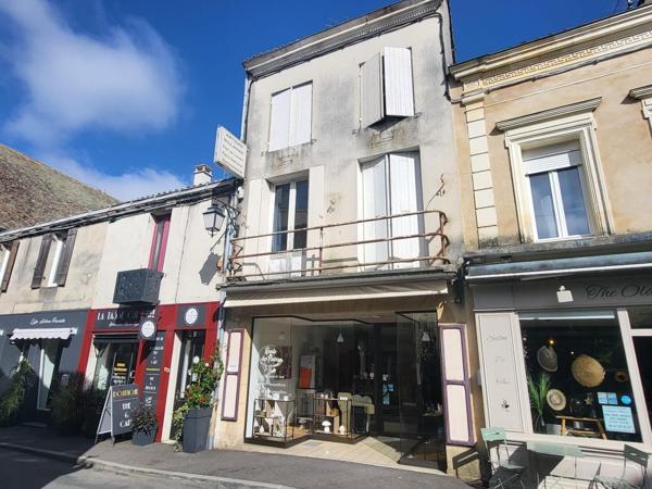 Immeuble avec local commercial et partie habitable