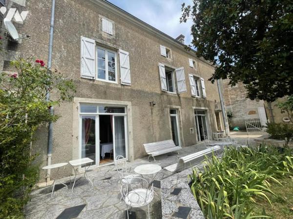 A vendre - Superbe maison de maître au cœur de Gençay (86), sur une terrain de 1334m²