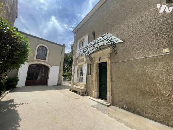 A vendre - Superbe maison de maître au cœur de Gençay (86), sur une terrain de 1334m²