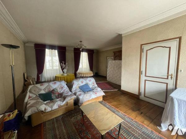 A vendre - Superbe maison de maître au cœur de Gençay (86), sur une terrain de 1334m²