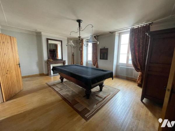 A vendre - Superbe maison de maître au cœur de Gençay (86), sur une terrain de 1334m²