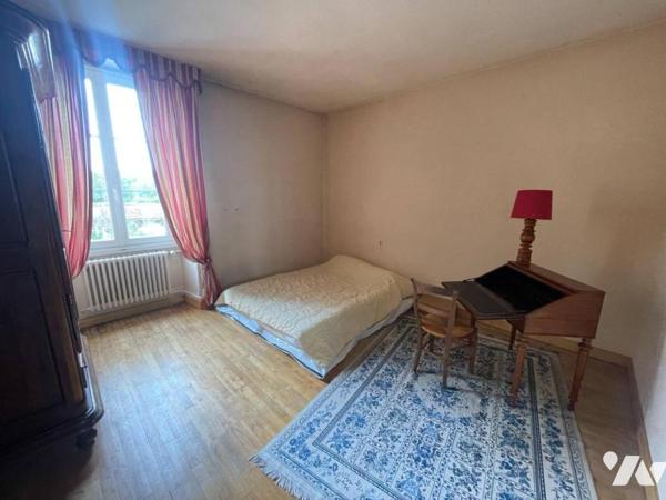 A vendre - Superbe maison de maître au cœur de Gençay (86), sur une terrain de 1334m²