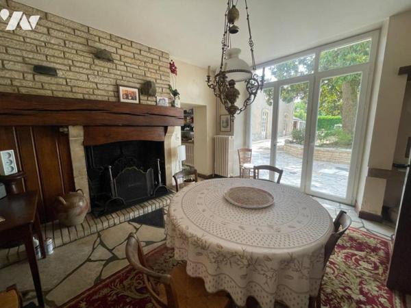 A vendre - Superbe maison de maître au cœur de Gençay (86), sur une terrain de 1334m²