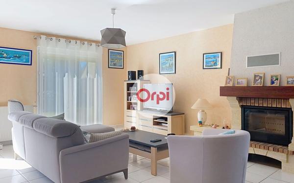 Maison à vendre    4 pièces •  Theix